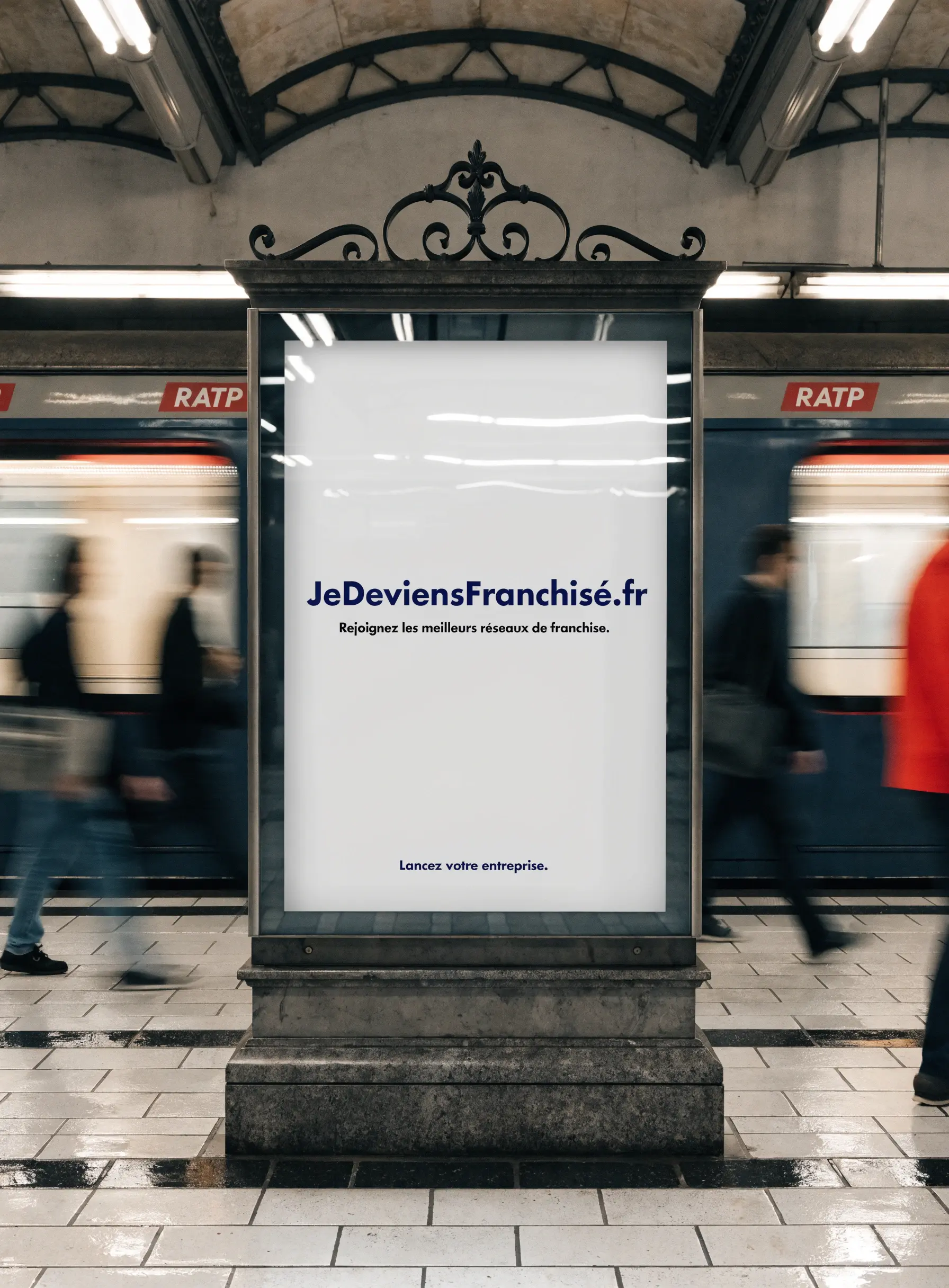 Affiche de "JeDeviensFranchisé.fr" dans le métro parisien