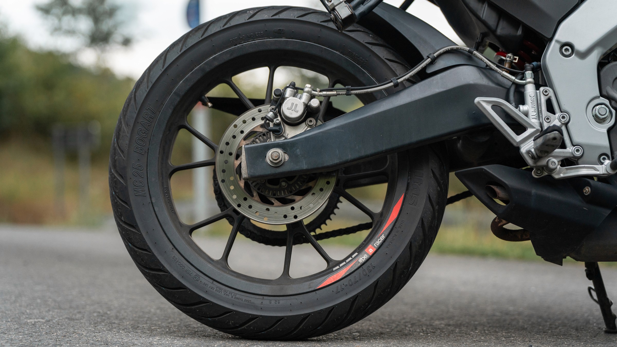 Aprilia Tuono 125 Nahaufnahme – präzise Verarbeitung des sportlichen A1/B196-Bikes.