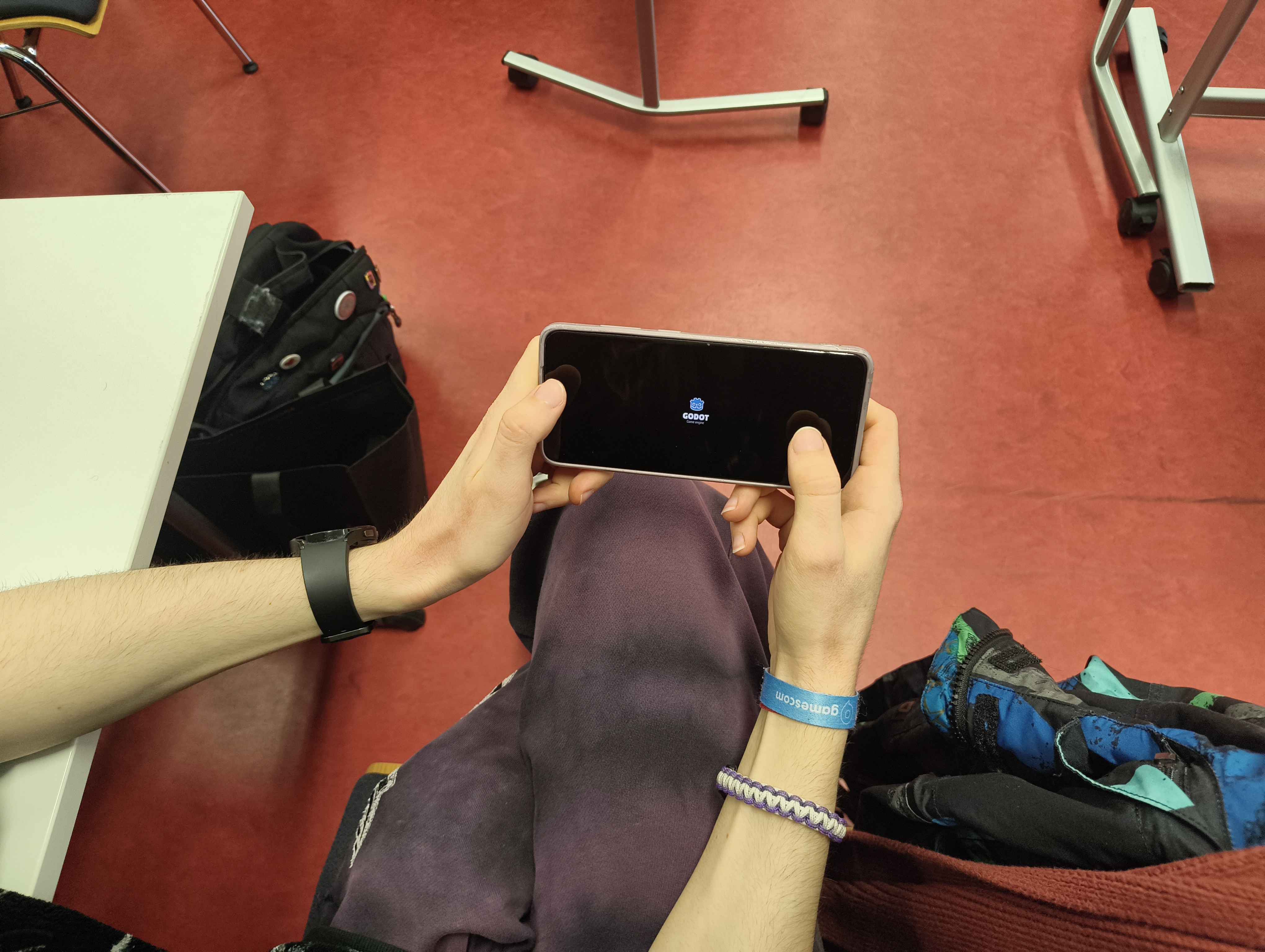 Carl und Cari Trubel in Tierstadt mobile app in use