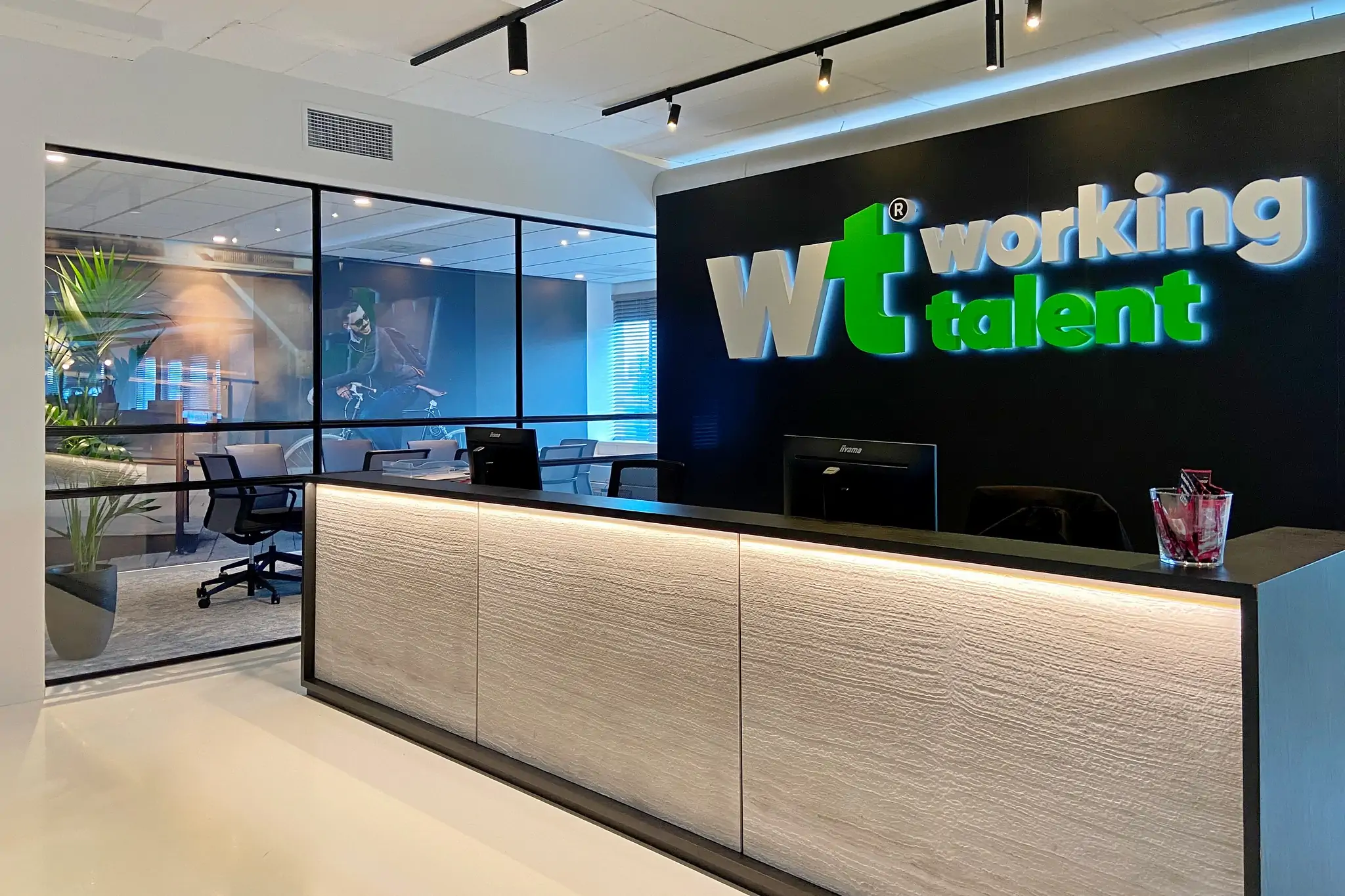 Nieuwe kantoorinrichting Bavinckhouse door Perla