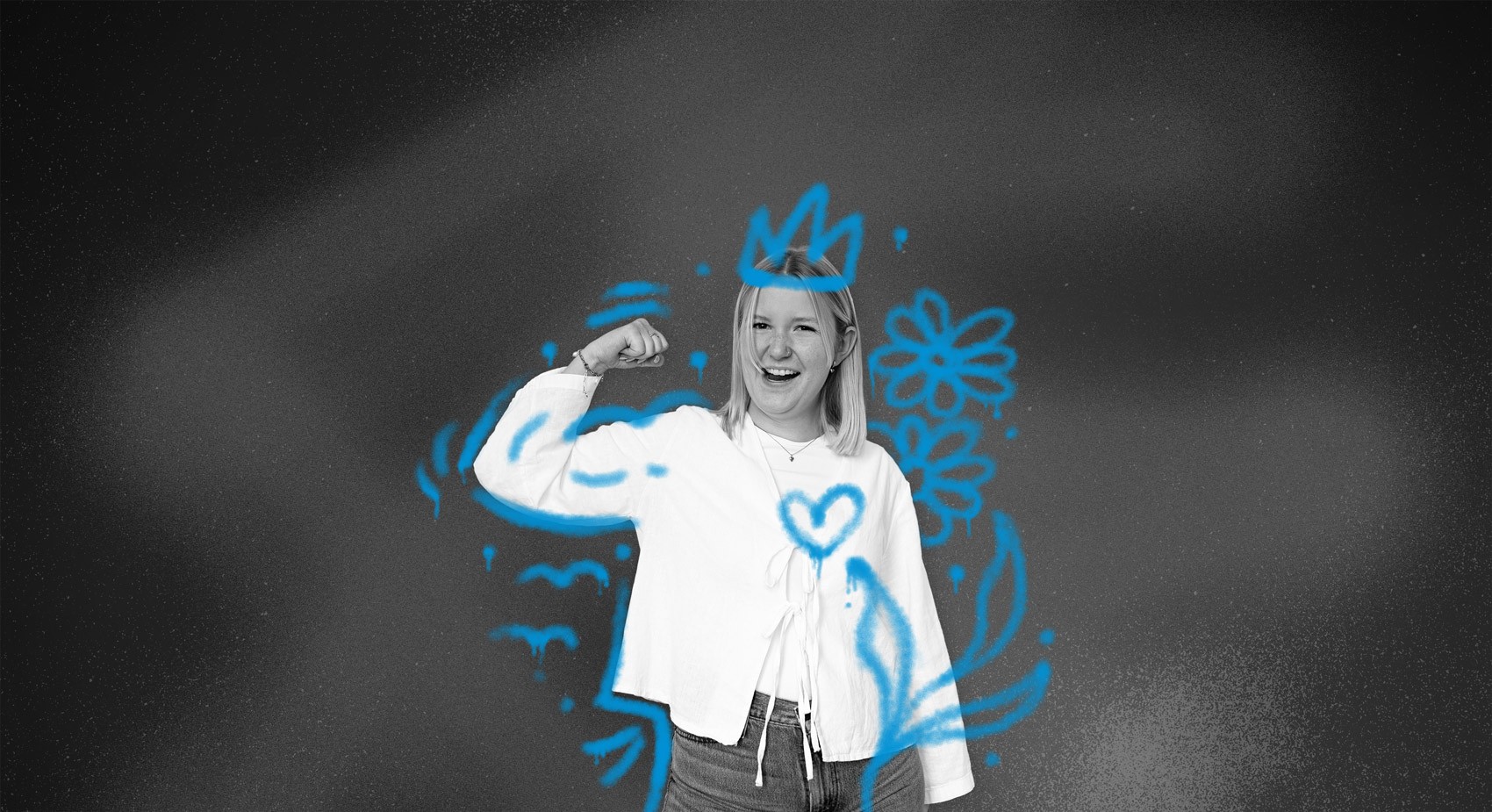 SLB Key Visual der Mitarbeiterkampagne: Schwarz-weiß Porträt einer stehenden Frau mit angewinkeltem, muskulös präsentierten Arm, umgeben von leuchtend blauen, grafischen Zeichnungen einer Krone, Blumen, Herzen und schwungvollen Linien vor dunklem Hintergrund.