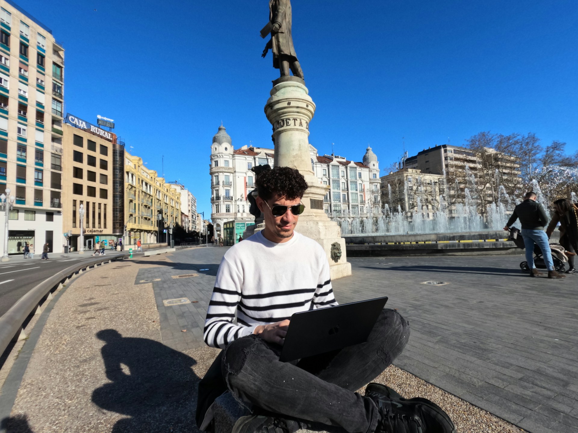 Get Paid by International Clients Faster in Spain: A Practical Guide for Freelancers and Businesses