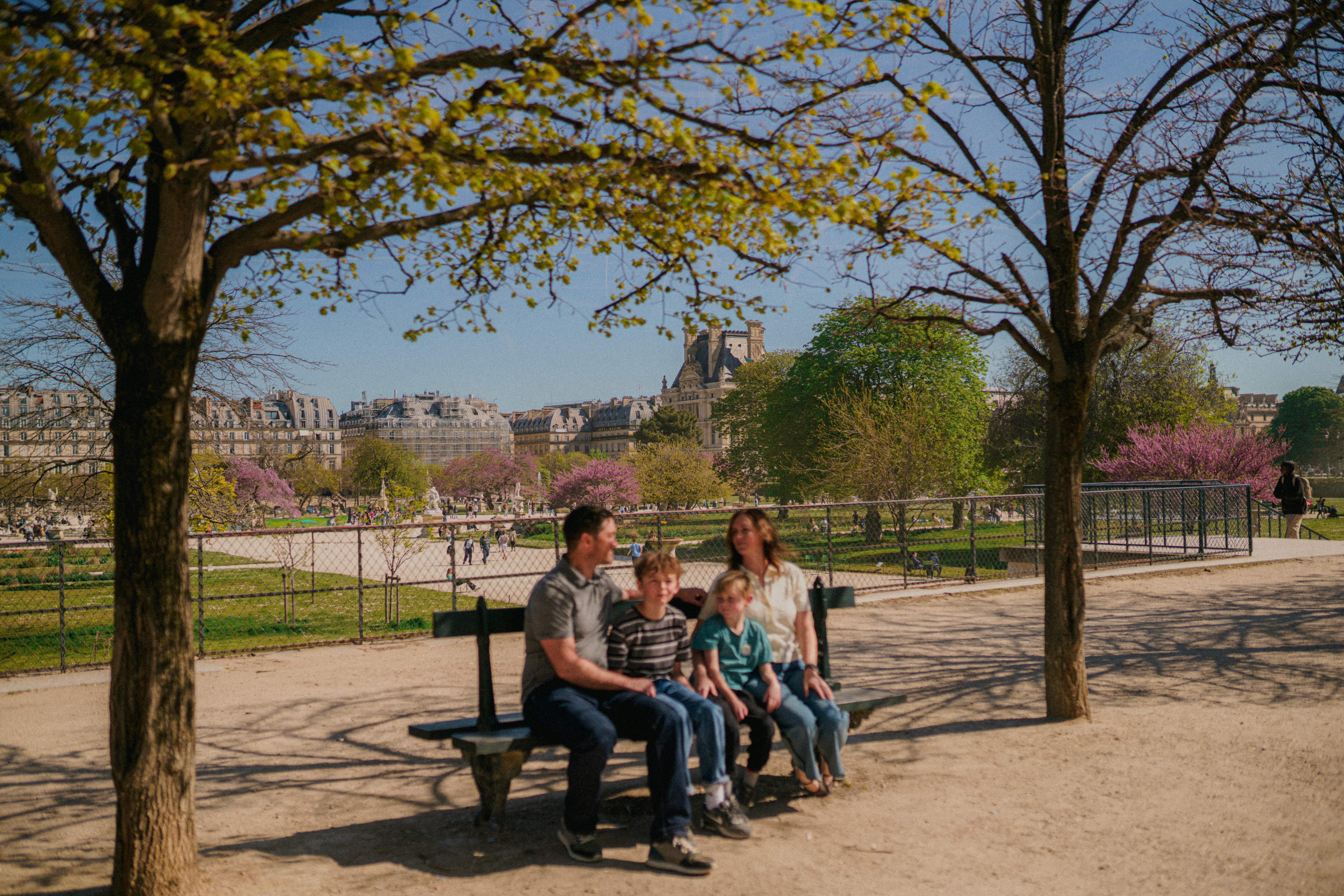 Paris Photographer - LeParisPro. Weddings, engagements, proposals, lifestyle and fashion photoshoots.