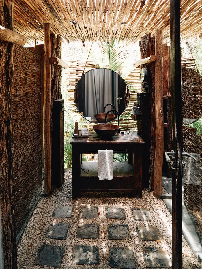 Baño del Moon Temple Room en Nomade Holbox