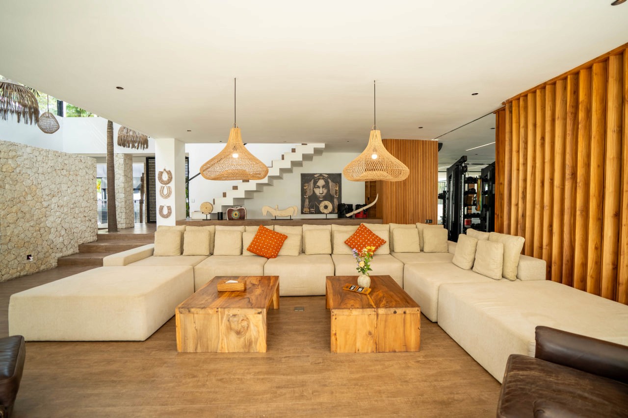 Freehold 6-bedroom villa in Pererenan