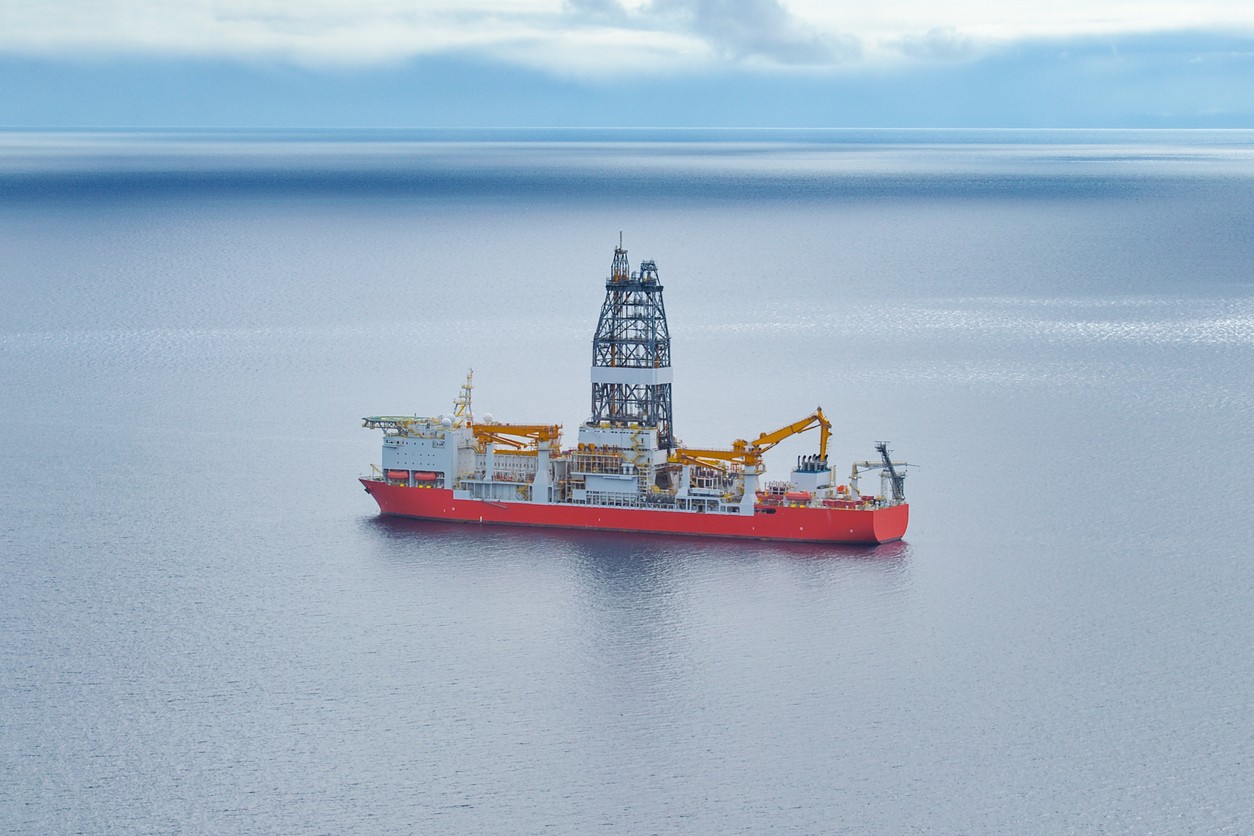 Oil rig ship in the ocean