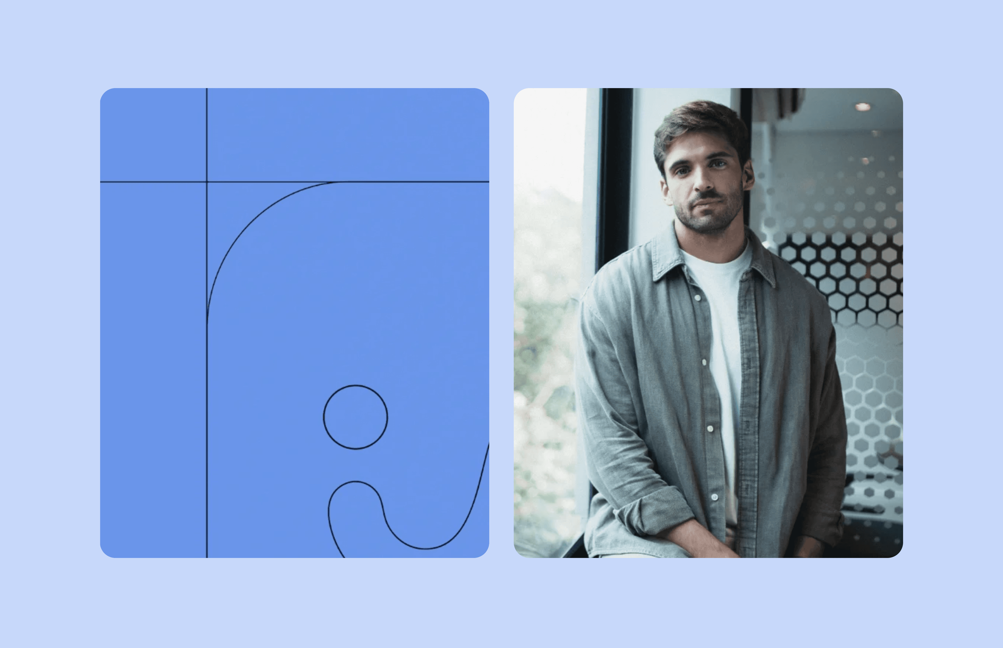 Henrique Ferreira encostado na janela de um escritório moderno ao lado de painel azul com linhas gráficas. Blog post Inspira.