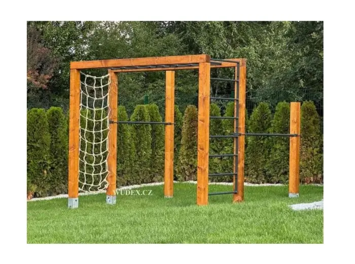 Workoutové hřiště v dřevěném designu