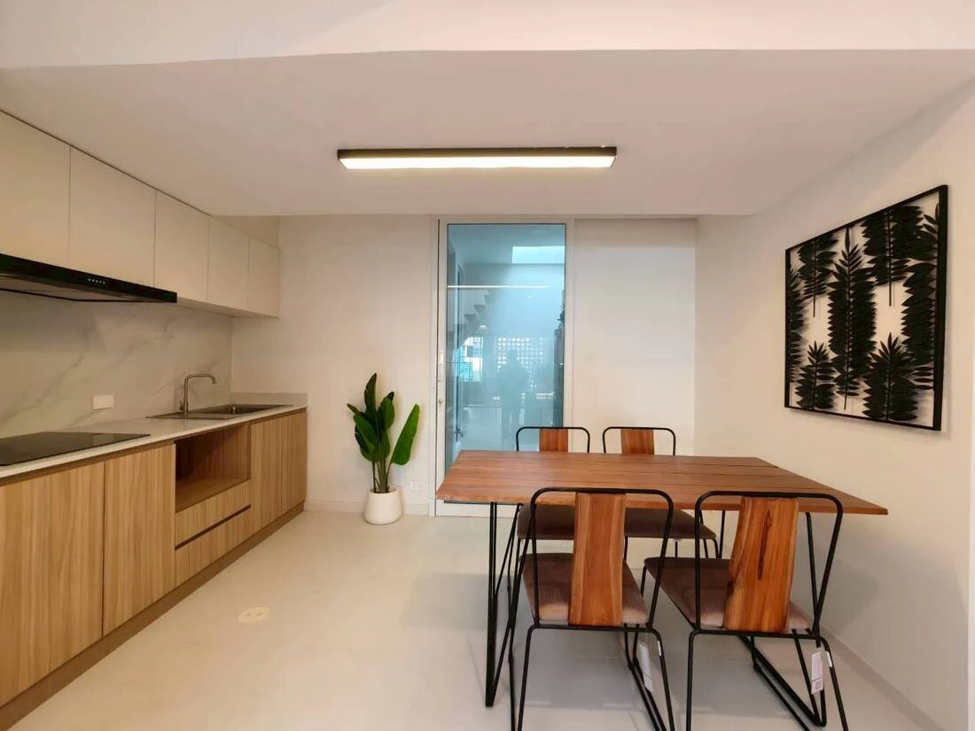 Phra Khanong 3 Storey Townhouse 2