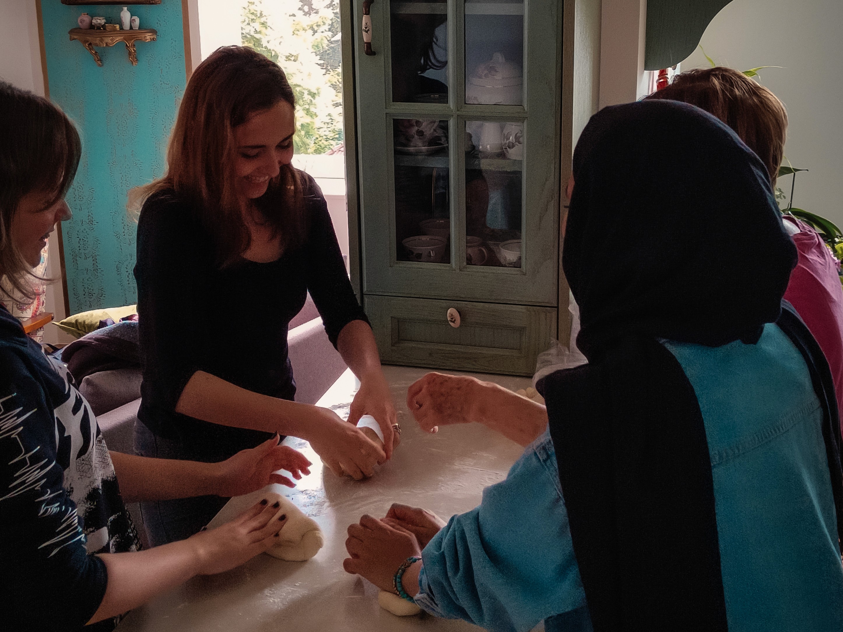 Pitateig wird geknete