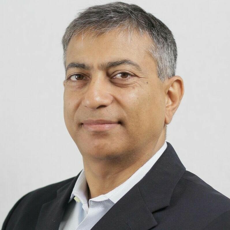 woman on focus photography