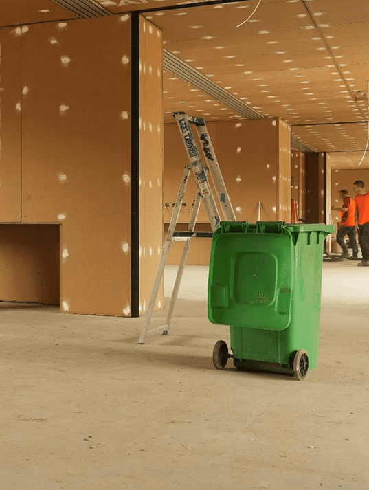 man in black crew neck shirt