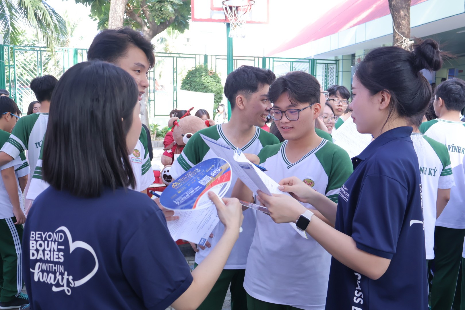 HSU lan tỏa tinh thần học tập tại Lễ hội Truyền thống Trường Trương Vĩnh Ký