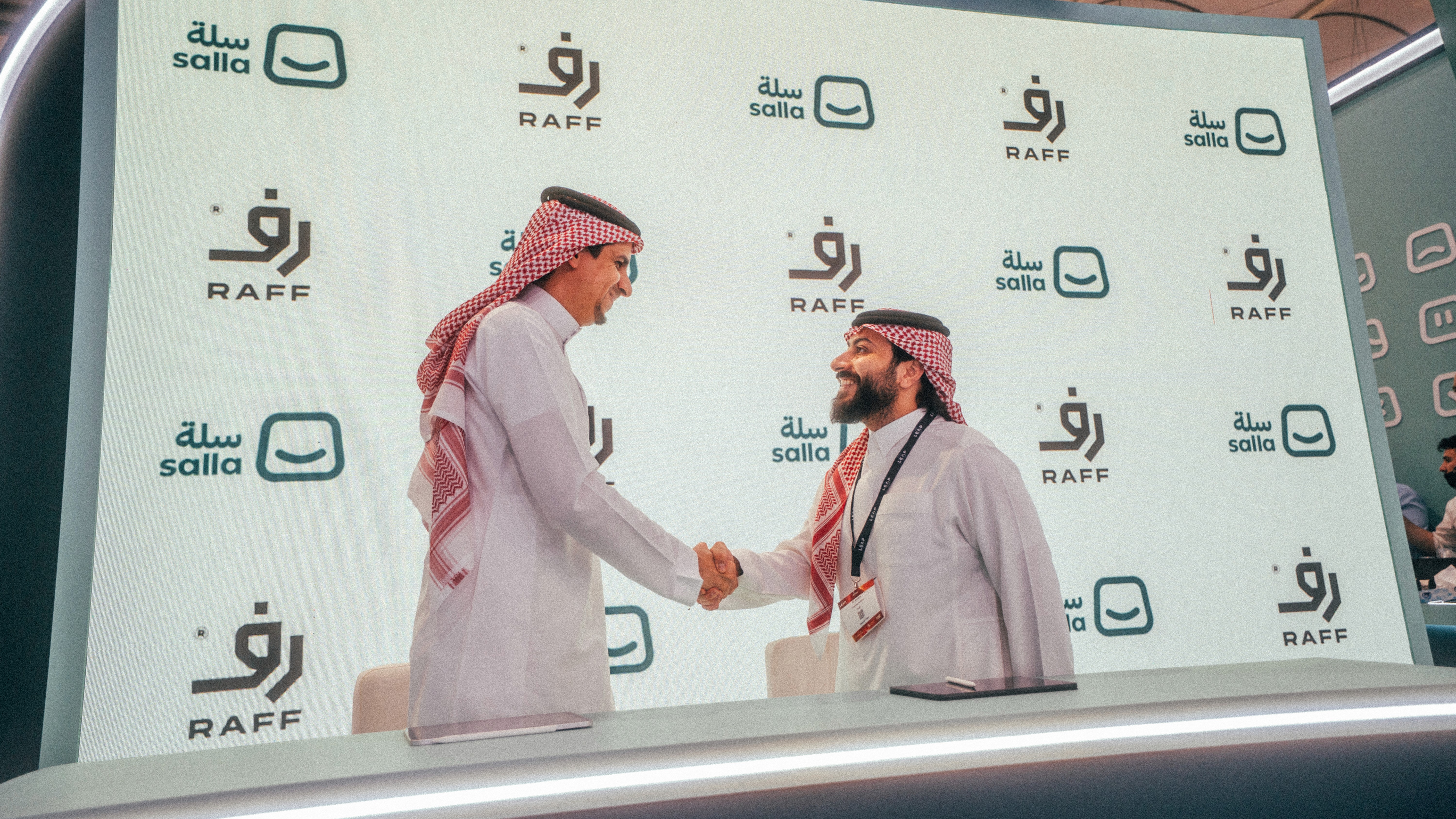 توقيع مذكرة تفاهم بين سلة و«رف» لربط العلامات التجارية بمنافذ التجزئة