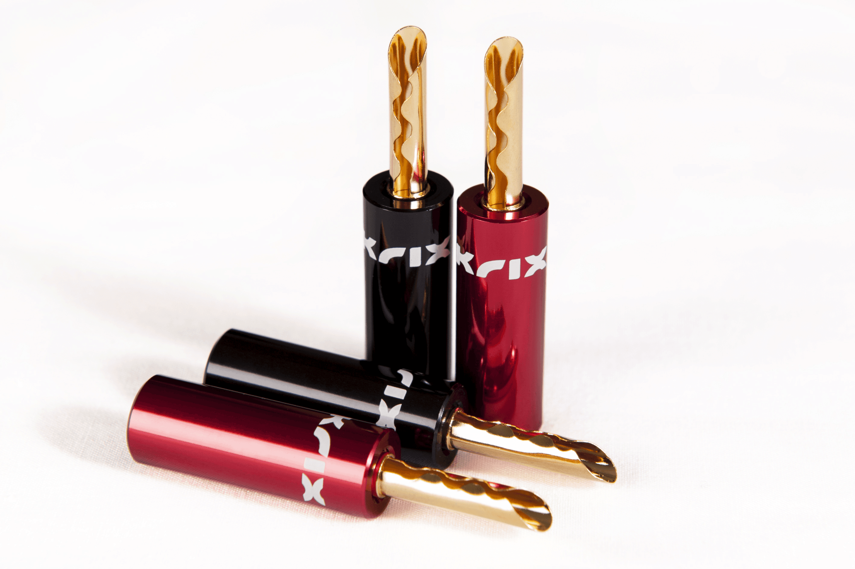 Two red and two black speaker plugs with gold connectors each.