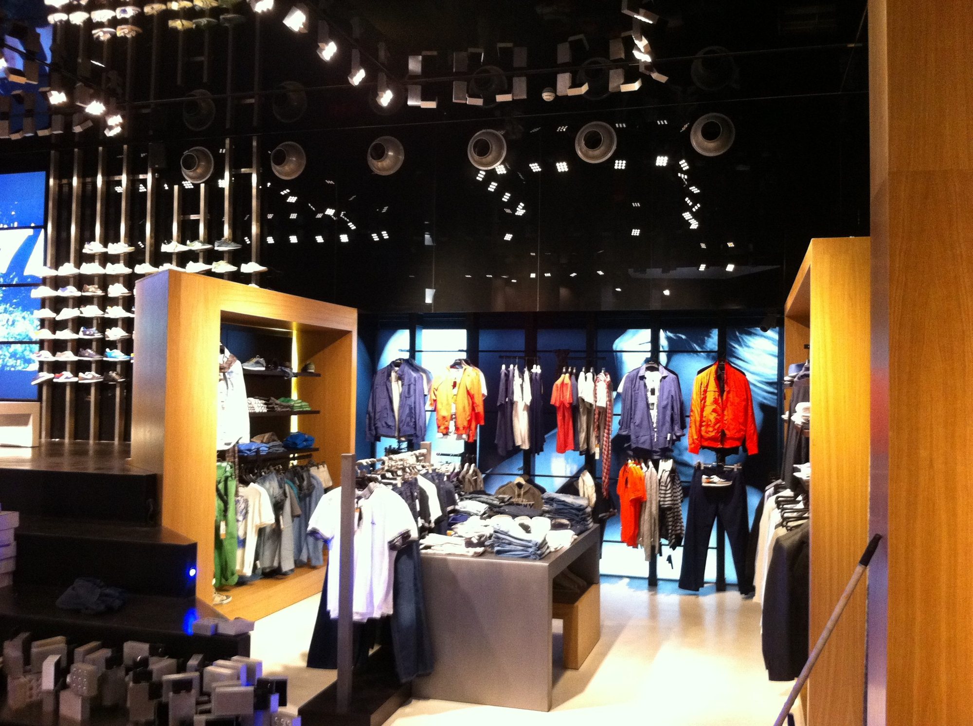 Proyecto 14 · RETAIL Y COMERCIOS · Ledilux