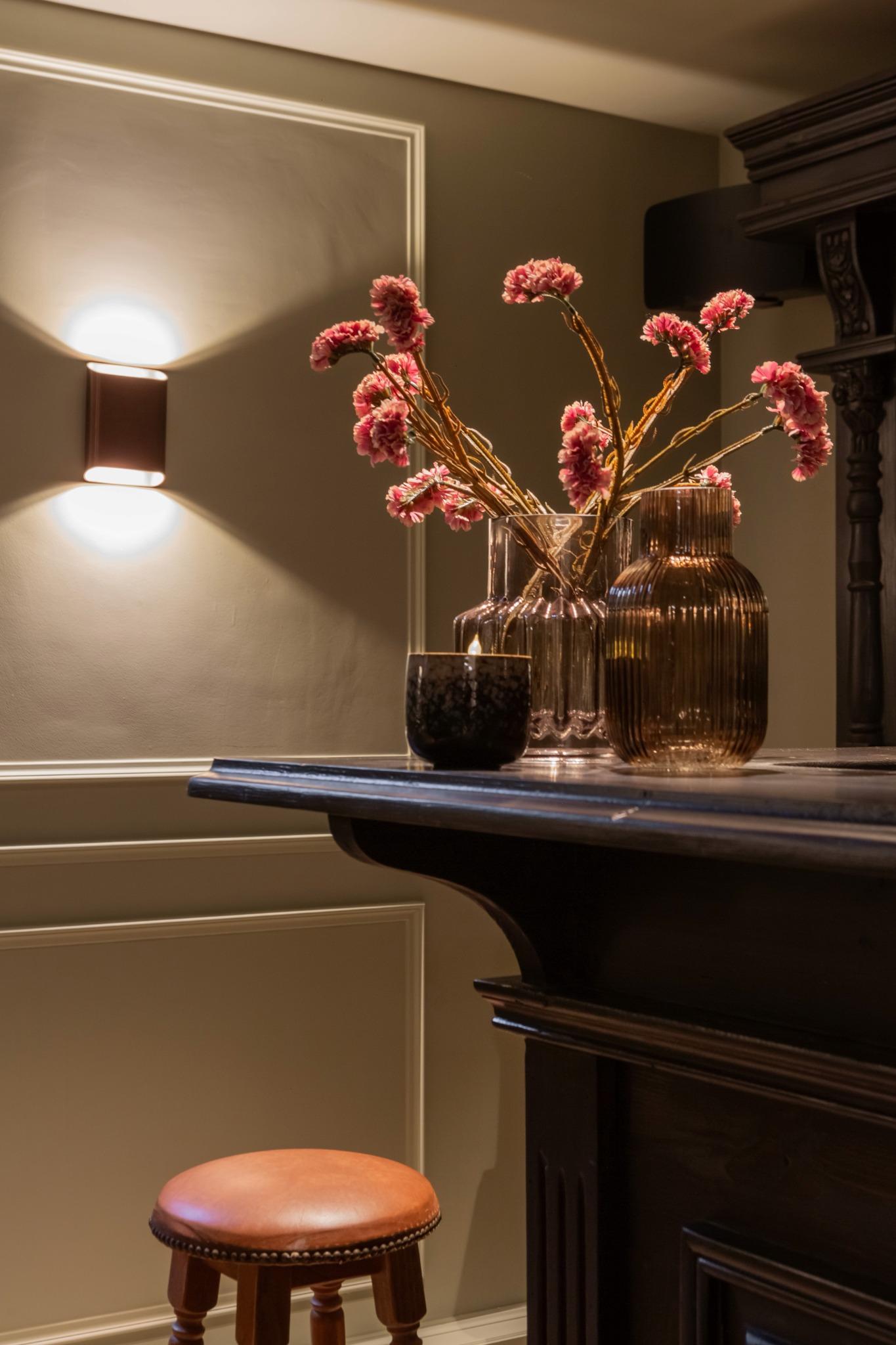 engelse bar in mancave kelder van schuurwoning