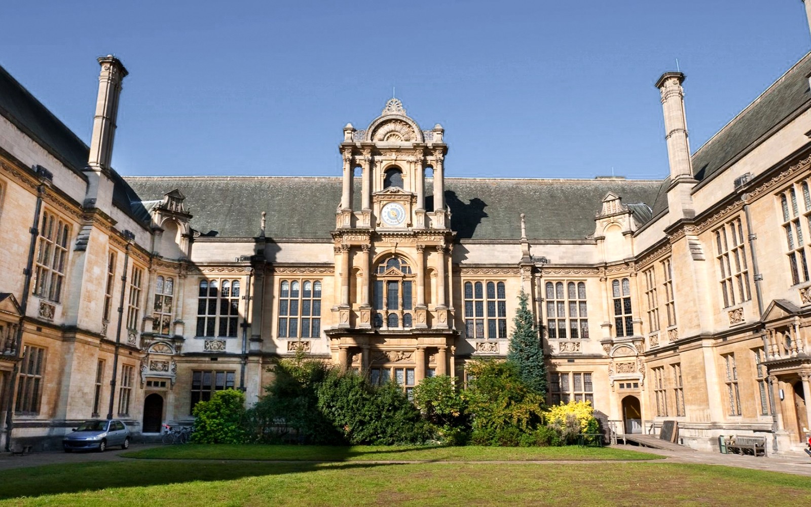 Examination Schools courtyard at University of Oxford, featuring historic architecture.