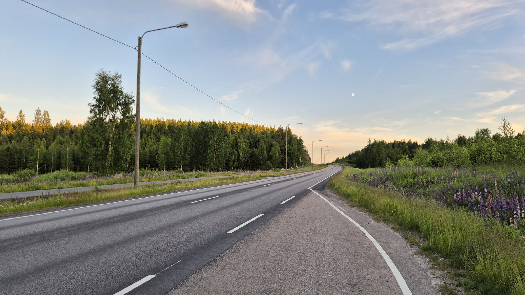 Päätoimiseksi yrittäjäksi siirtymistä käsittelevän artikkelin kuvitus