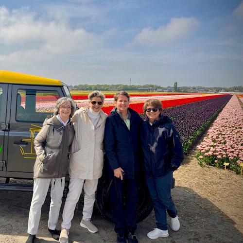 Landrover di lahan tulip