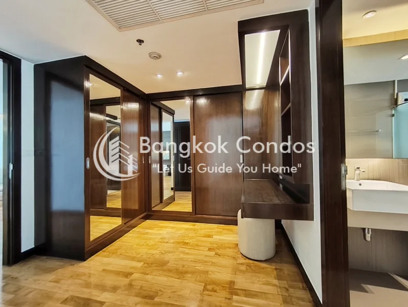 Richmond Hills 2 Bedroom Spacious Pet-Friendly Condo Thonglor 5