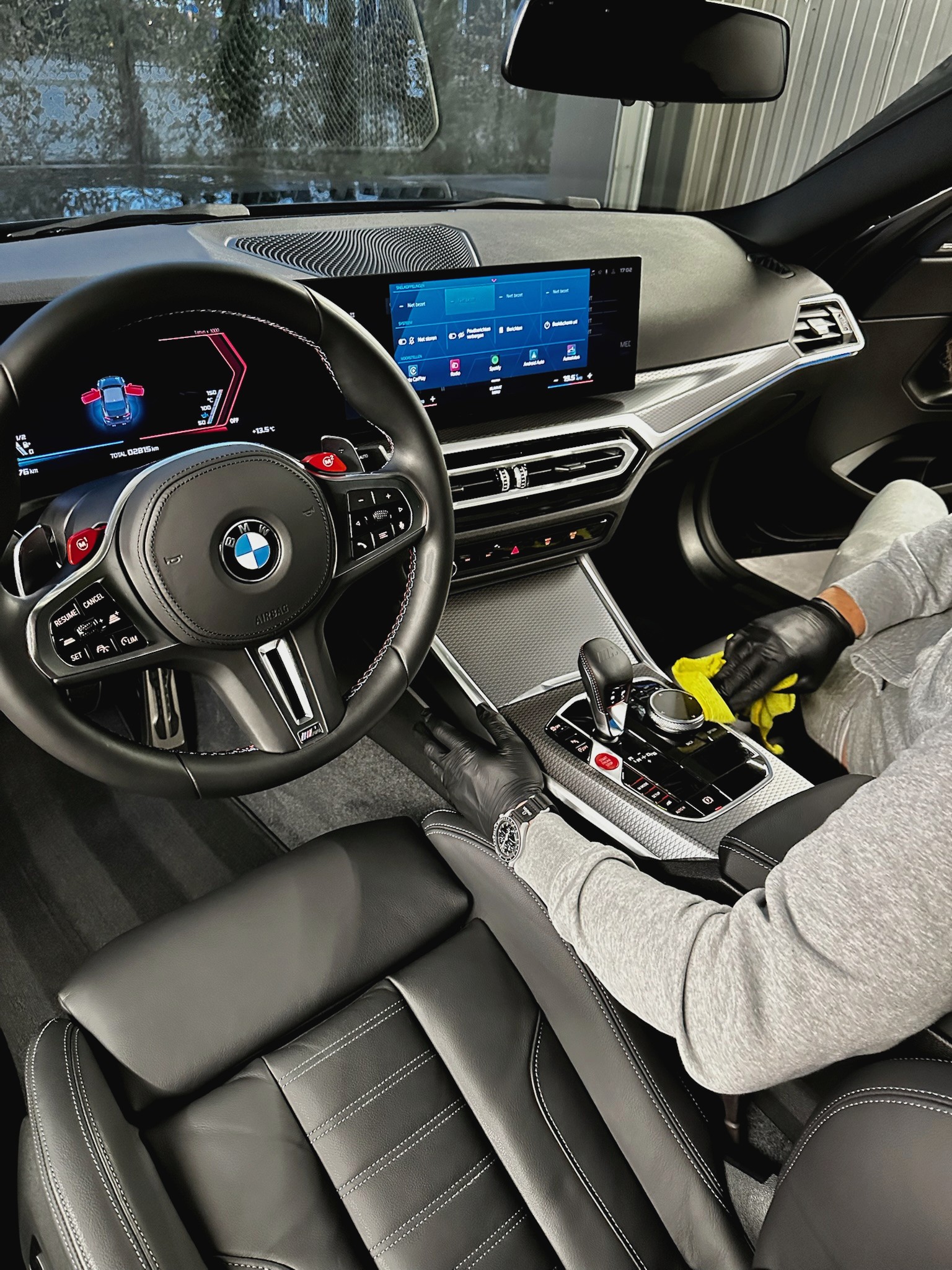 Interieurreiniging van een auto