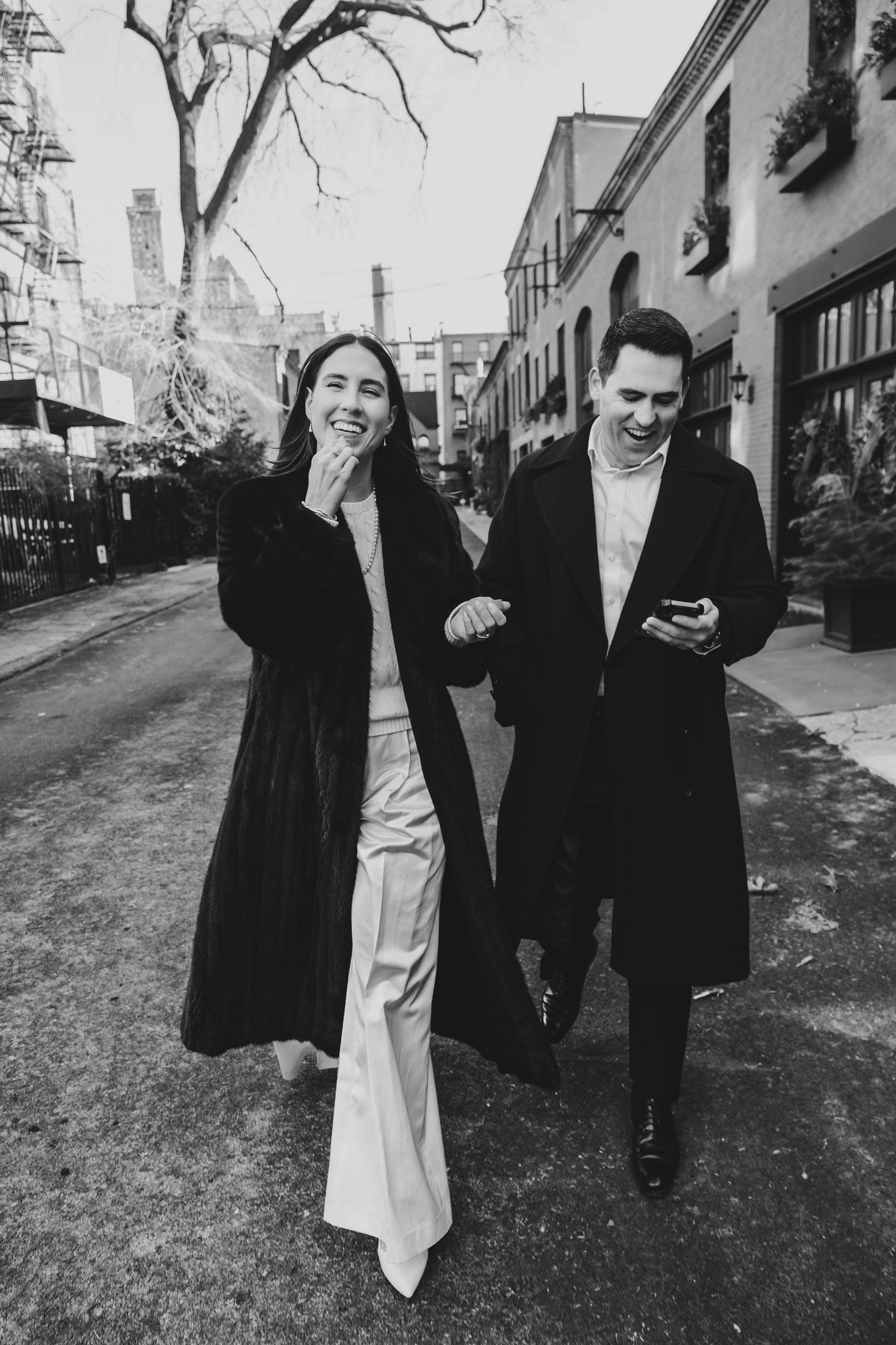 couple-walking-across-street-brooklyn-new-york-brownstones-katt-jones