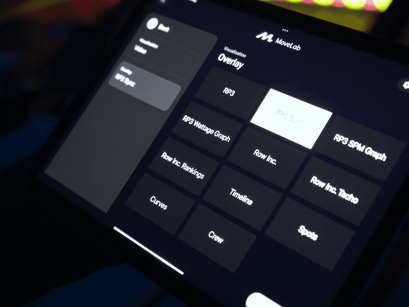 Coach tablet of the indoor rowing class where the coach can dedide what appears on both the studio screen and participants tablets to match workout goals.