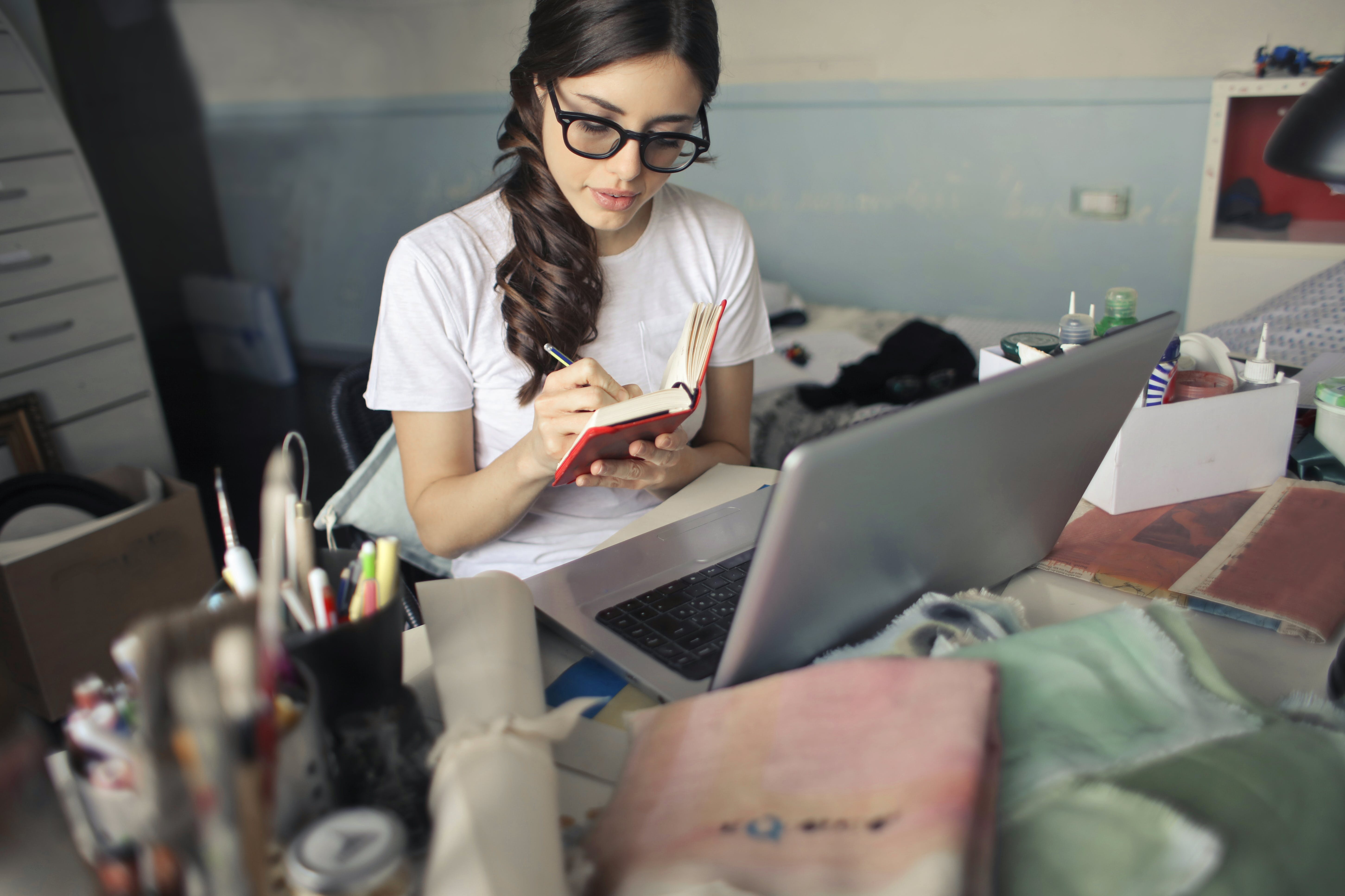 Woman working from home studying the essential length for cold emails