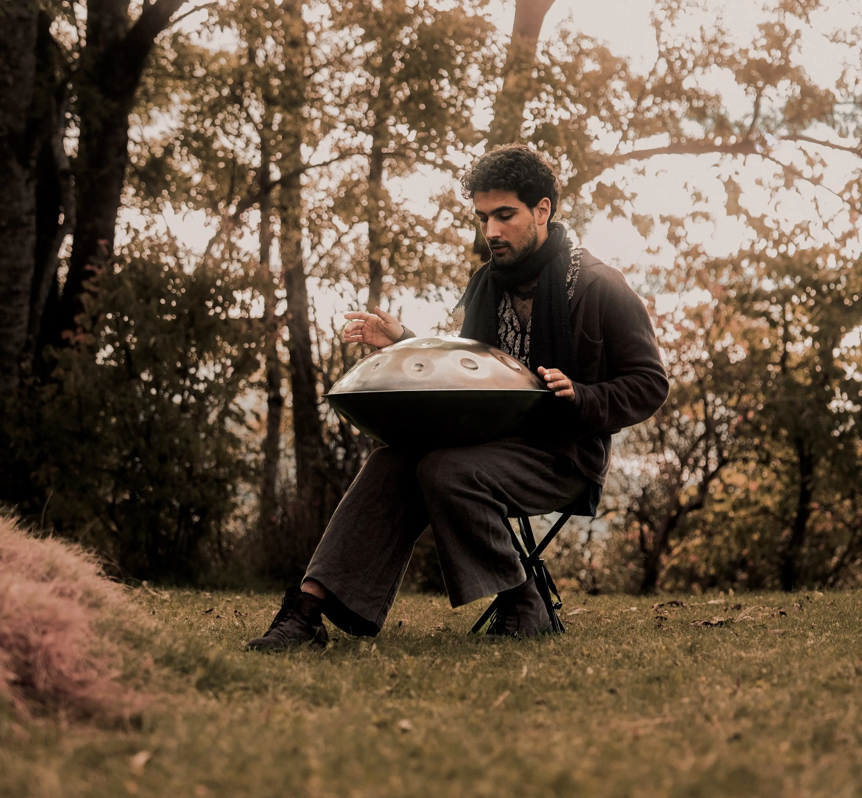 Raphael Hélion playing Handpan