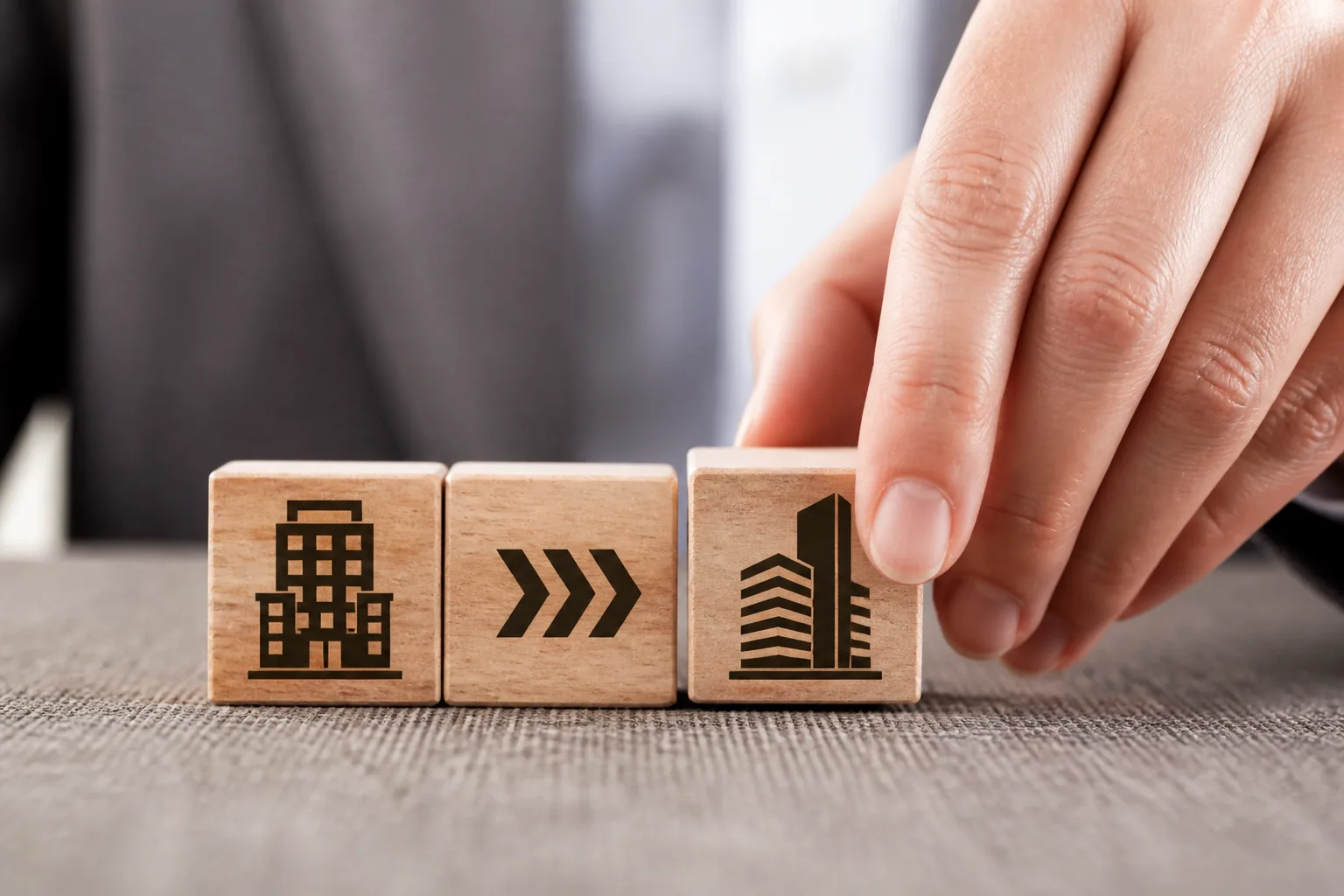 Changing Your Company Name in Dubai beside a Dubai trade license document and a modern