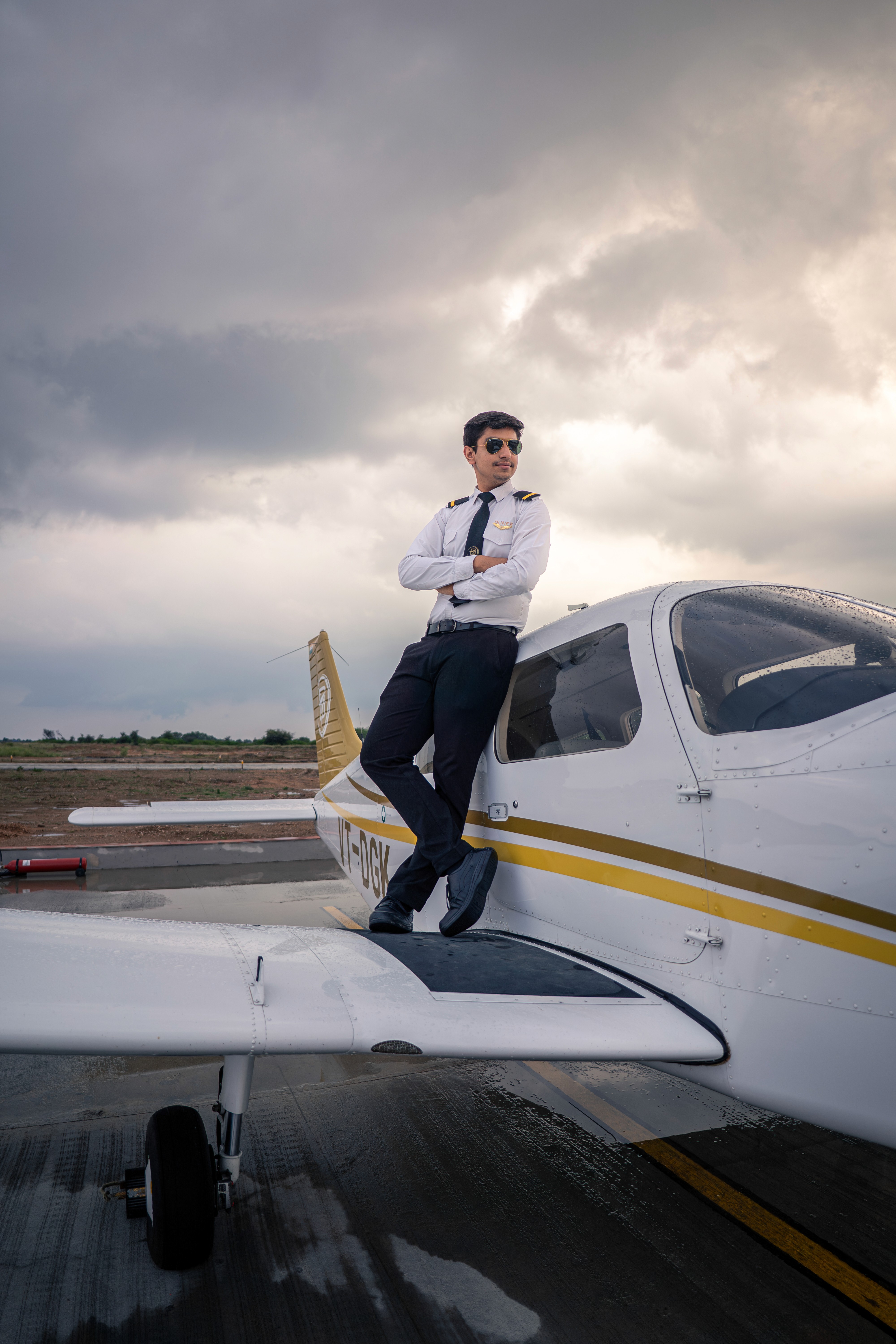 man wearing brown knit crew-neck sweater