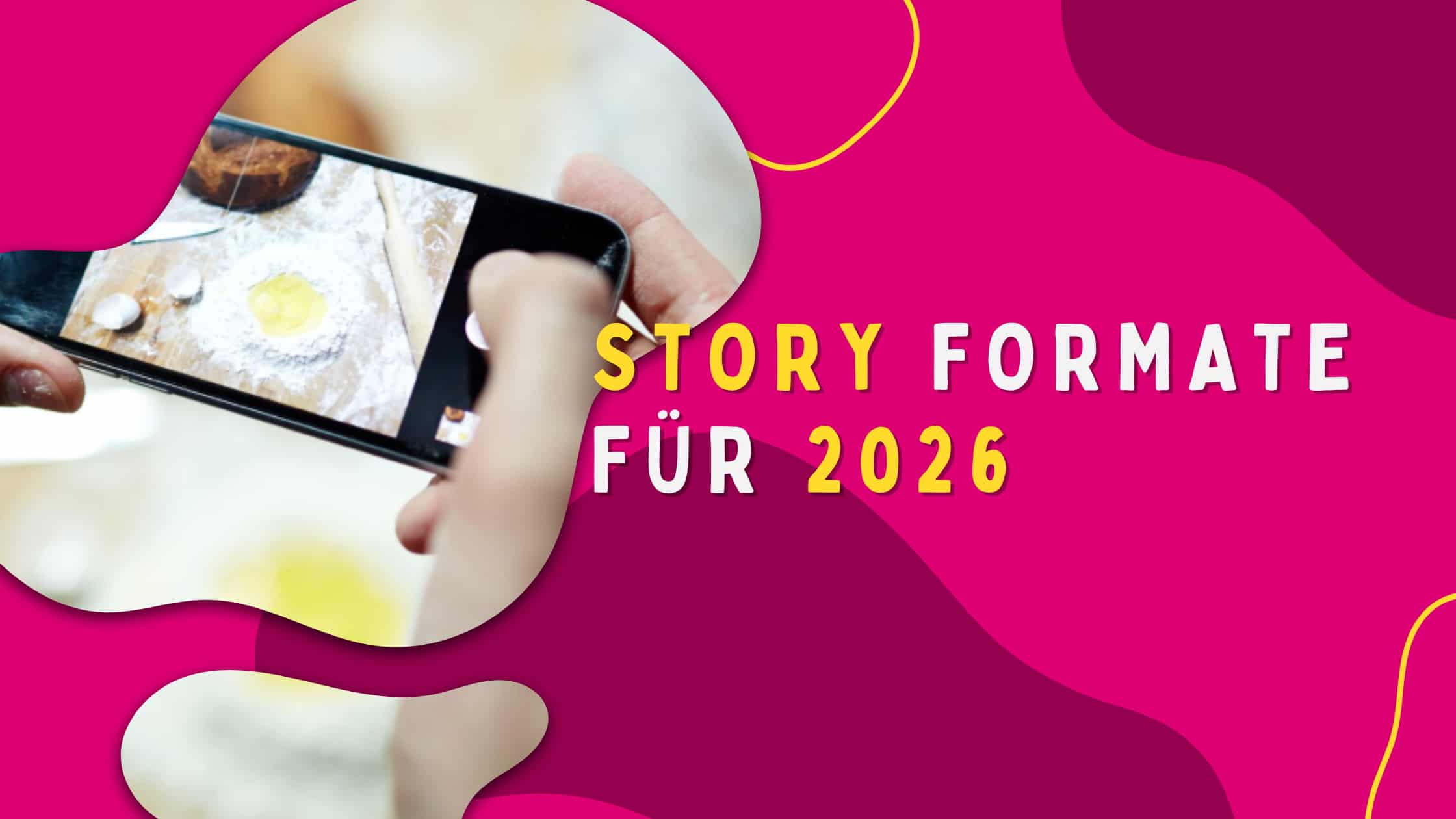 Person fotografiert mit dem Smartphone ein Back oder Kochmotiv auf einer Arbeitsfläche. Daneben steht der Text „Story Formate für 2026“ auf pinkem Hintergrund mit organischen Formen. Symbolbild für Storytelling und wiederkehrende Content Formate im Jahr 2026.