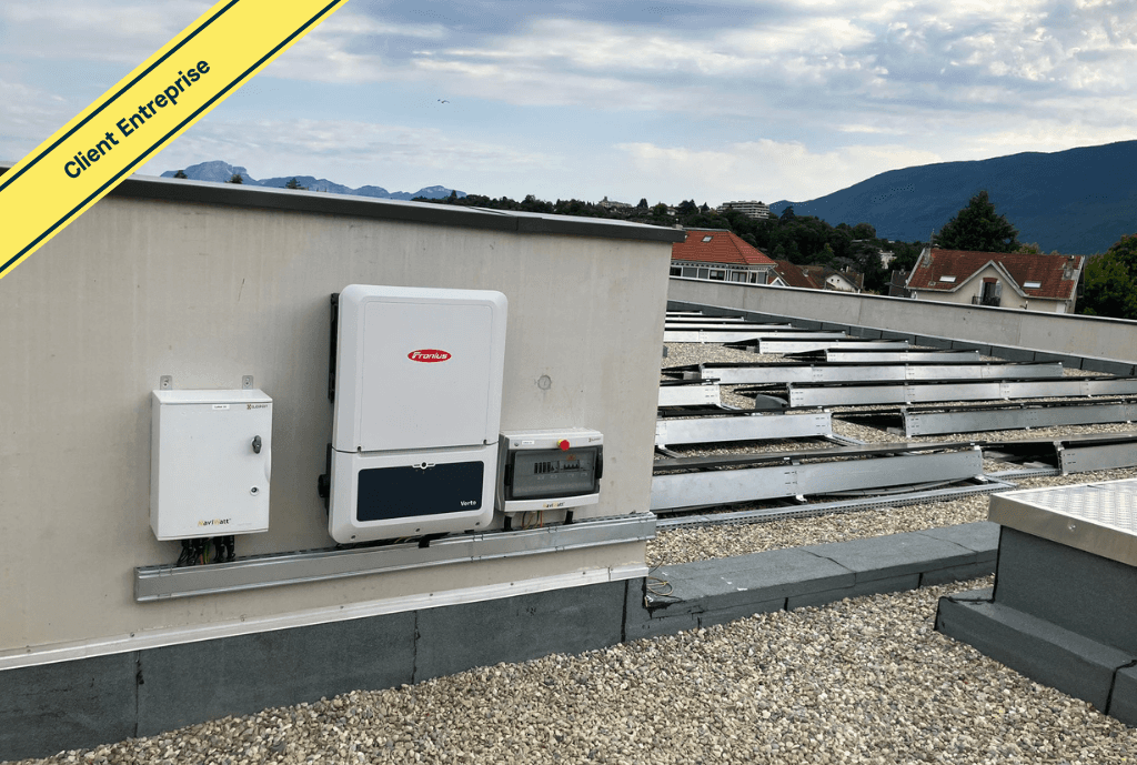 Photo d’une batterie Fronius à Aix-les-bains en France, d’une école privé équipée de panneaux photovoltaïques dont l'installation a été faite par Solarock.