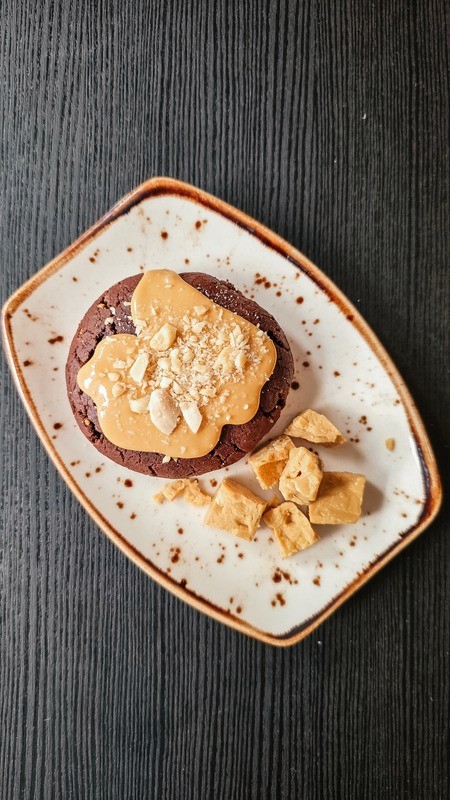 Alicantina artisan cookie, top-down view on a plate with crumbs