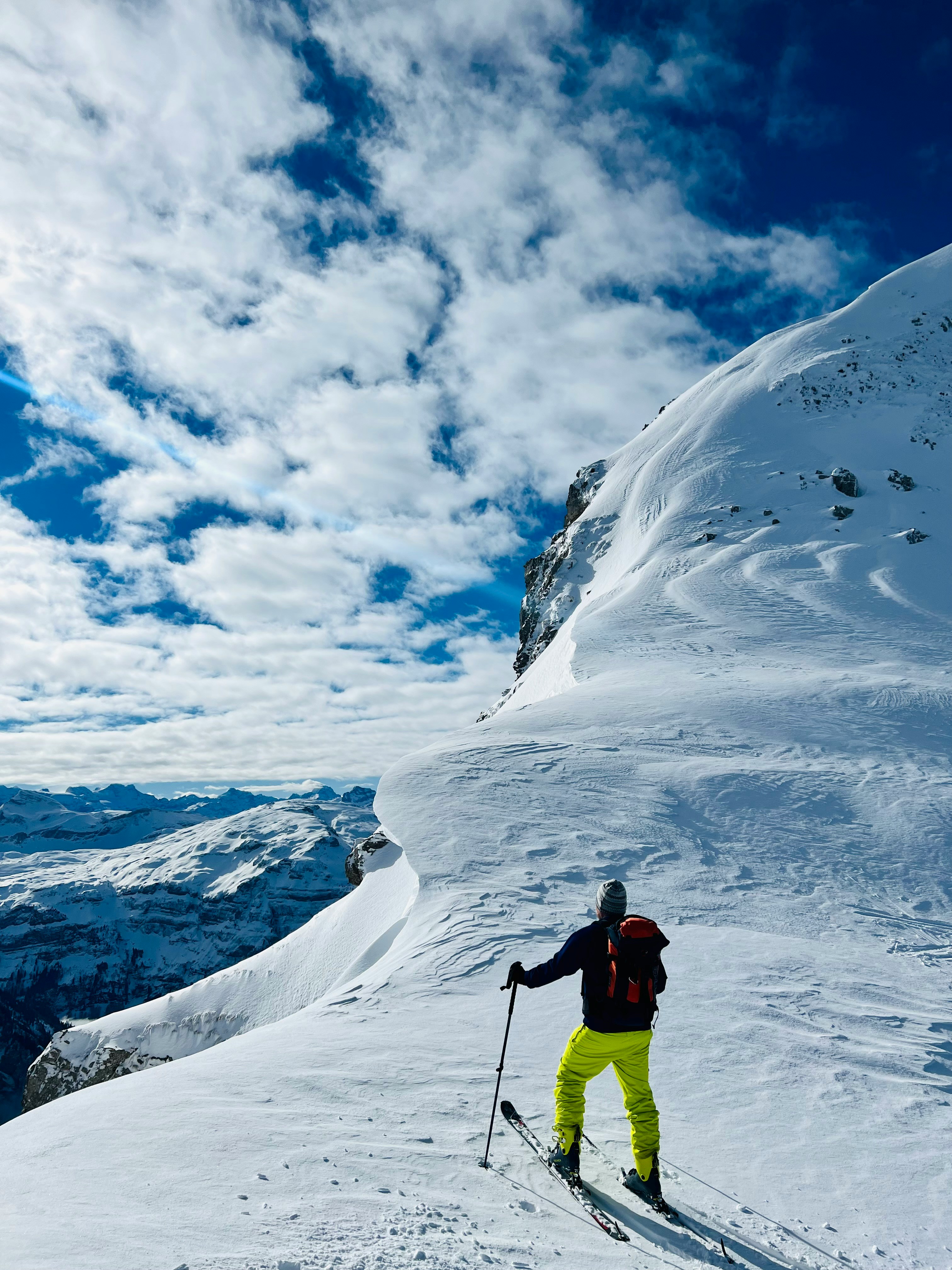 Freeriding skiing at Arctic Coliving Lodge