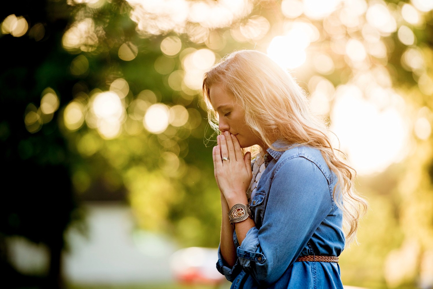 woman praying