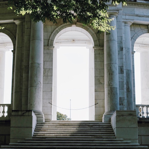 جولة مشي مُرشدَّة في مقبرة أرلينغتون الوطنية: تذاكر شبه خاصة في أرلينغتون