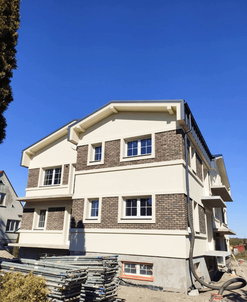 Coach explaining something to an athlete