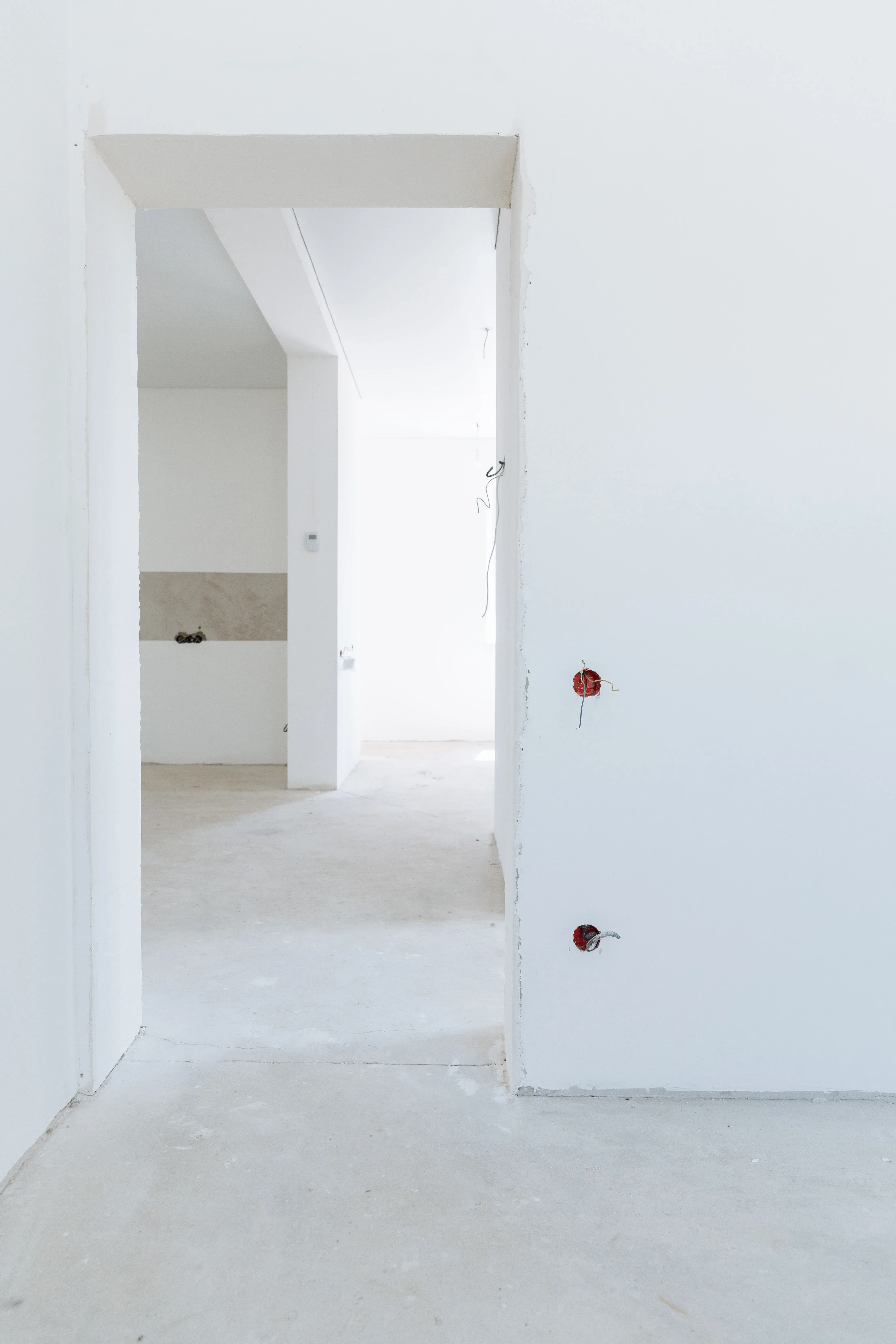 chantier rénovation pièce blanche lumineuse 