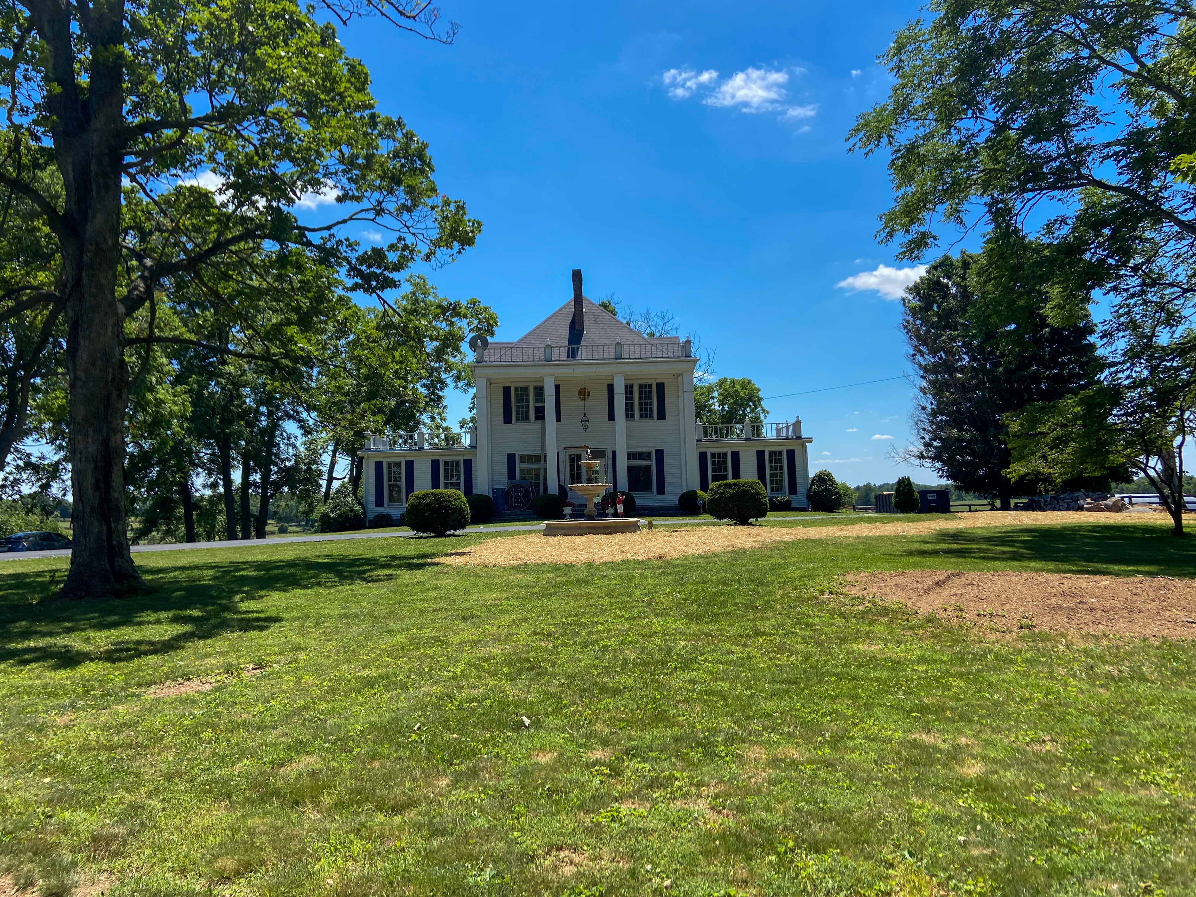 wide view of the fountain