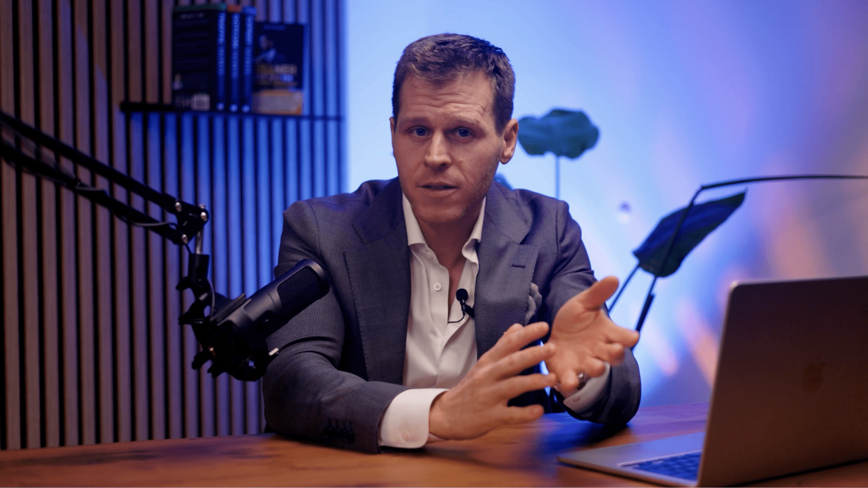 Timo eklärt im Podcast Setting