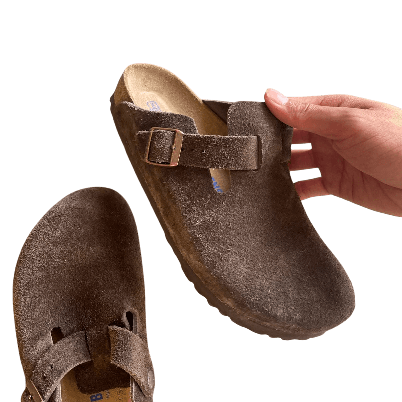 A stylish green armchair next to a modern lamp, set against a dark wall for a cozy atmosphere.