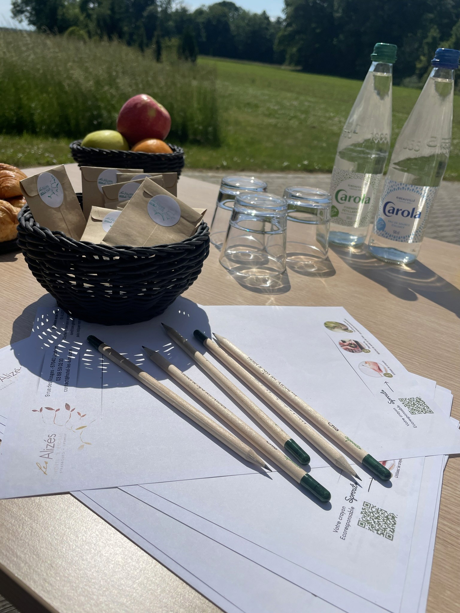 Pause café conviviale en extérieur, lors d’un séminaire à Lipsheim, à deux pas de Strasbourg.