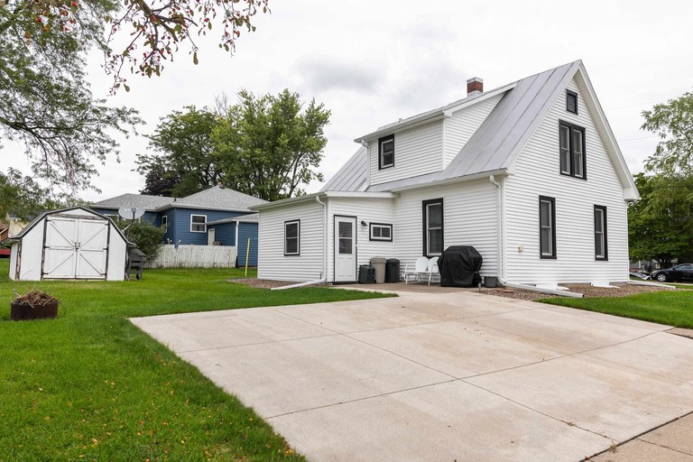 910 N Court Street, Platteville, front photo