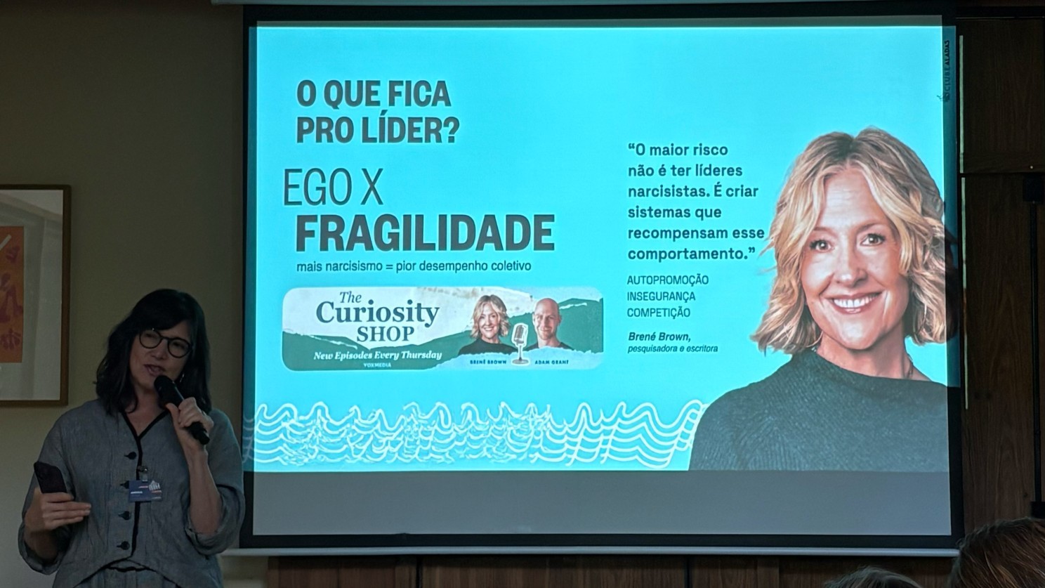 Slide sobre o novo papel do líder, destacando citação de Brené Brown: 'O maior risco é criar sistemas que recompensam comportamentos narcisistas'.
