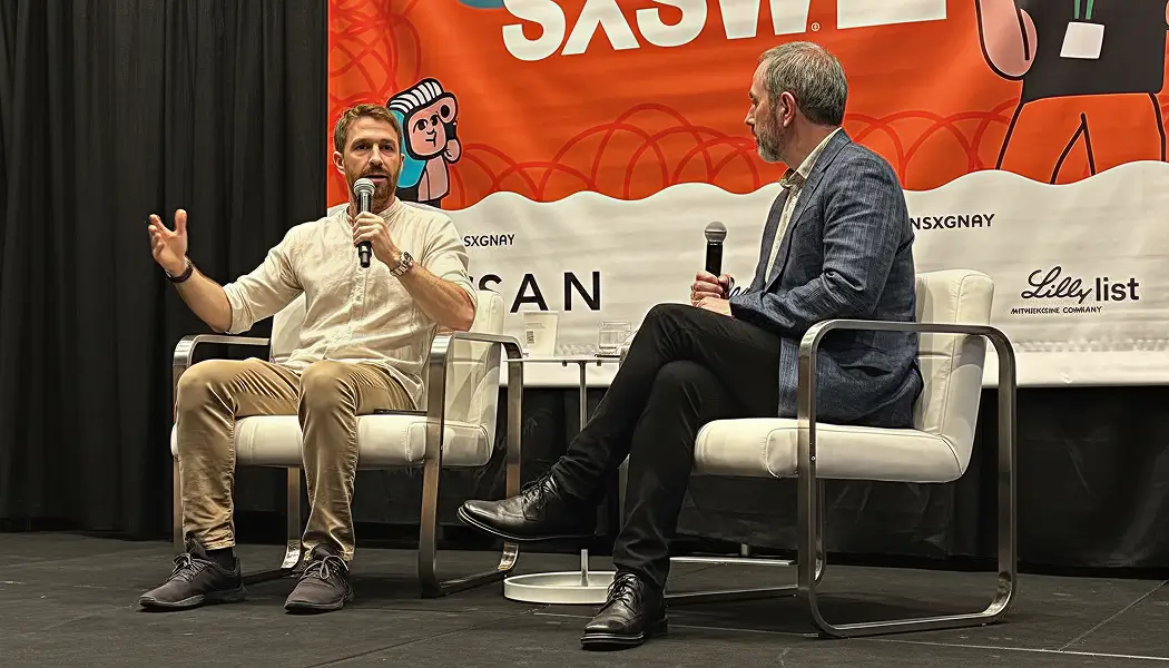 Tristan Harris e Anthony Aguirre em painel sobre riscos e controle da inteligência artificial no SXSW 2026