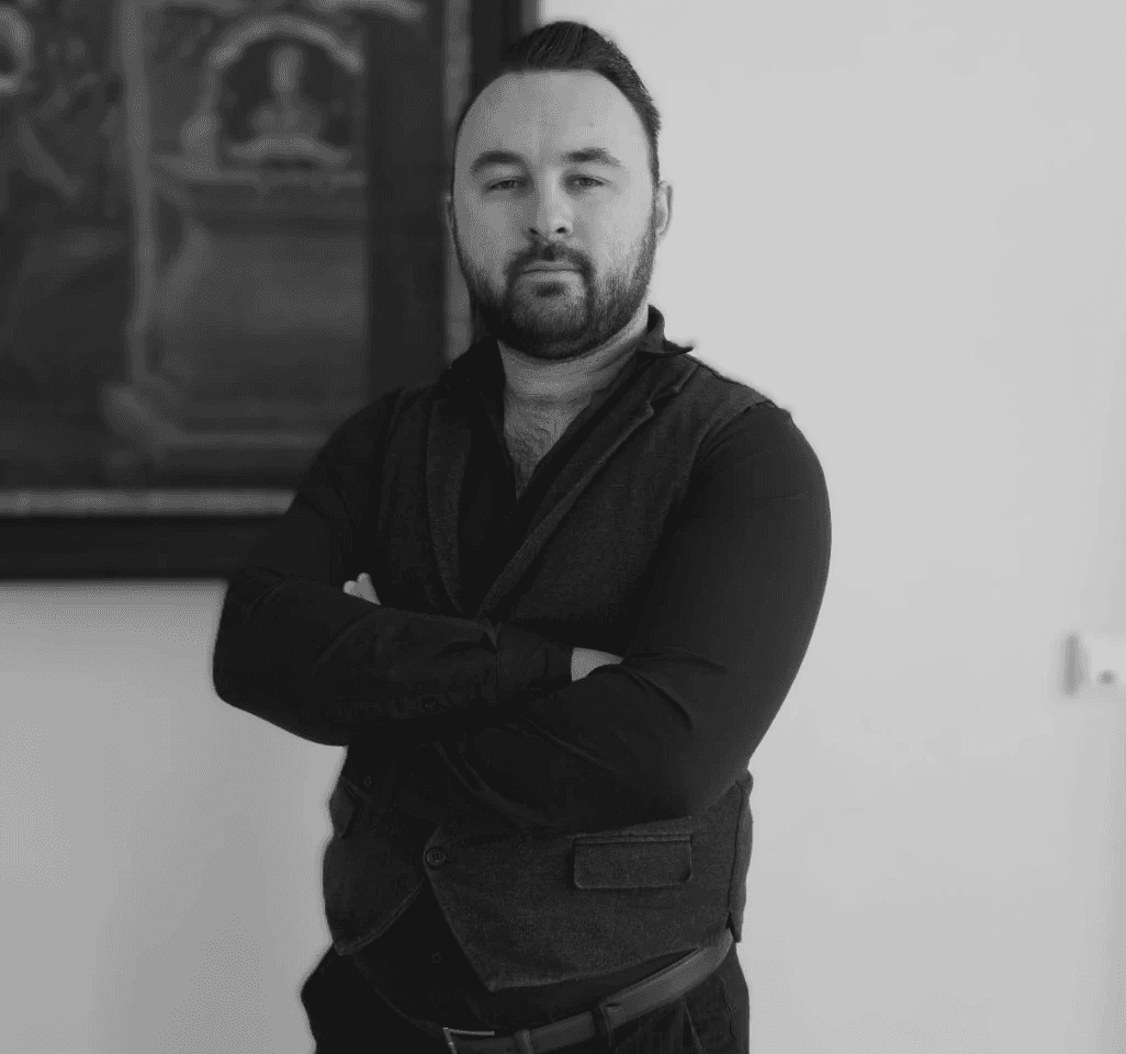 Dr Gareth R. Pearce portrait