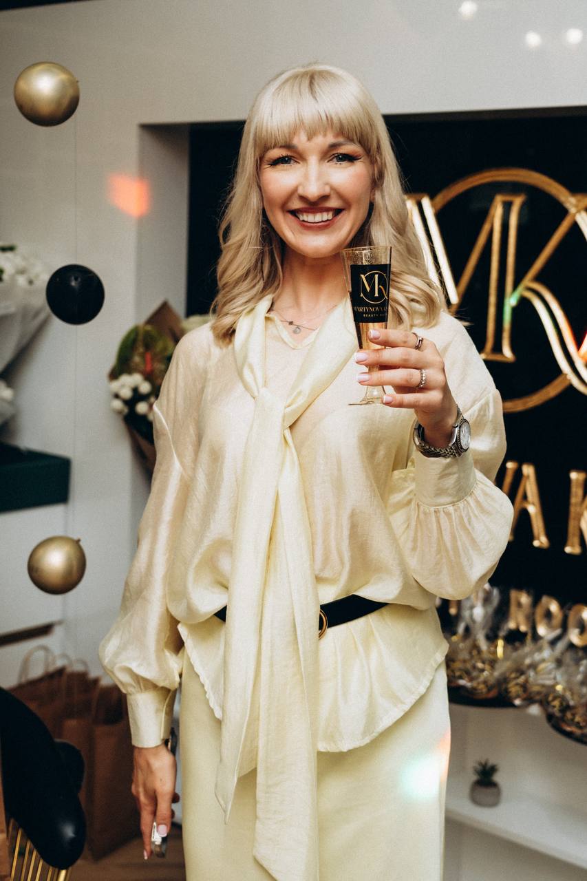 a woman wearing a hat