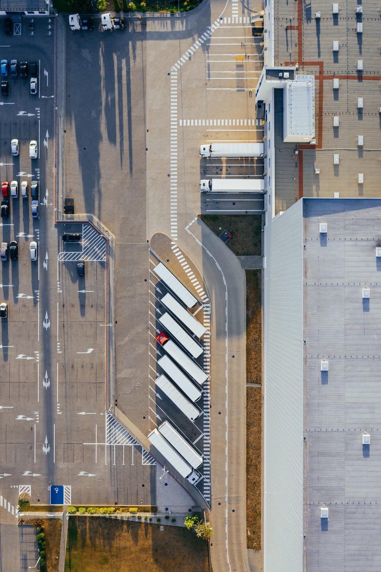 Flotte complète de camions OTM pour le transport routier national et international.